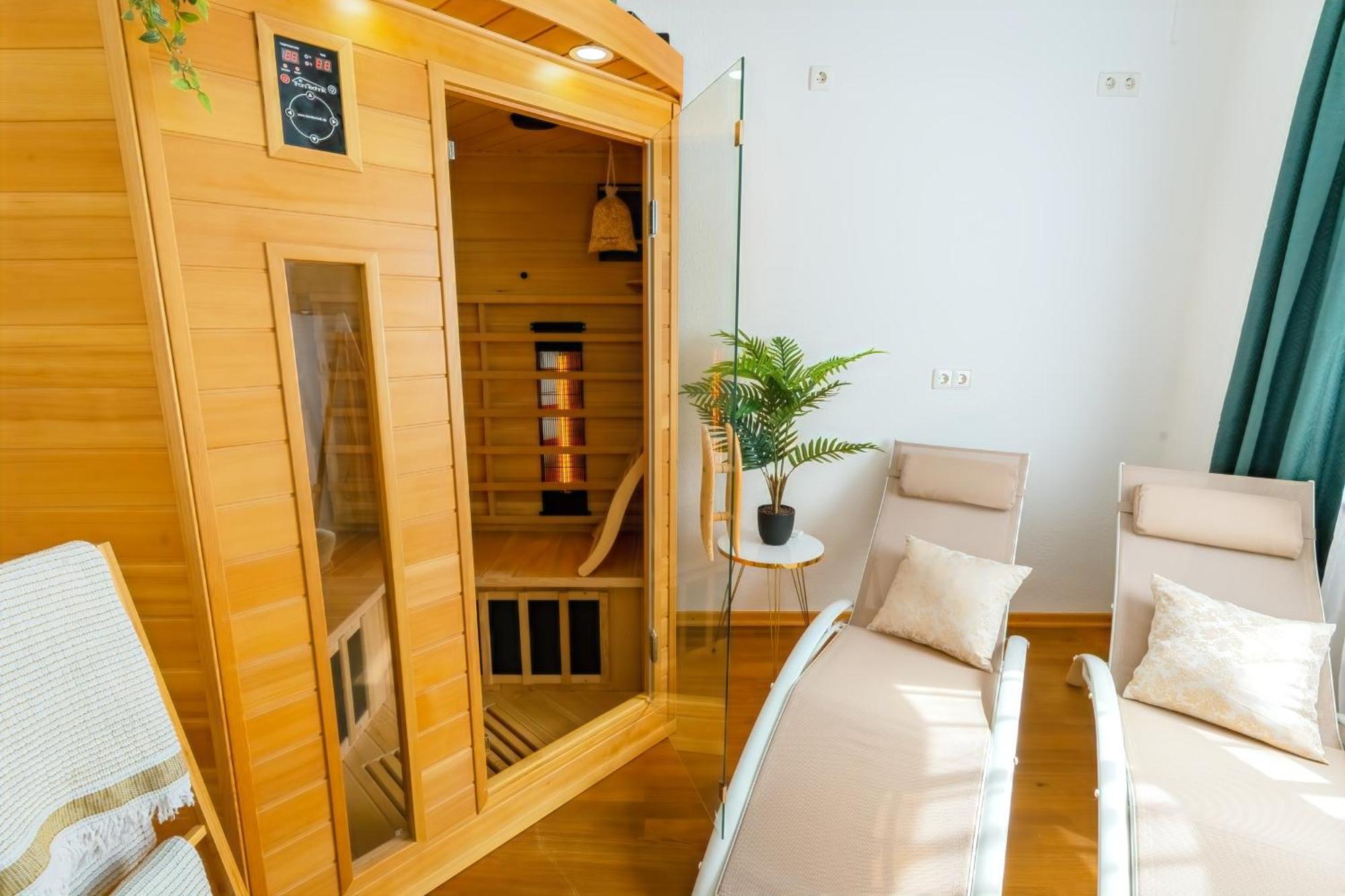 The Big Muenster Fuer Bis Zu 12, Whirlpool, Sauna, Zentral, Tischfussball, Balkon, Gasgrill Ulm Exterior foto